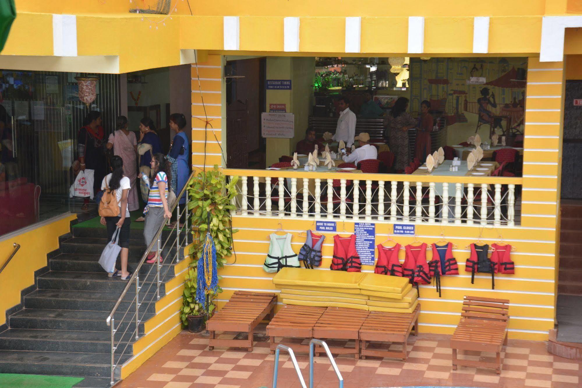 Rbr Suites Calangute Exterior foto